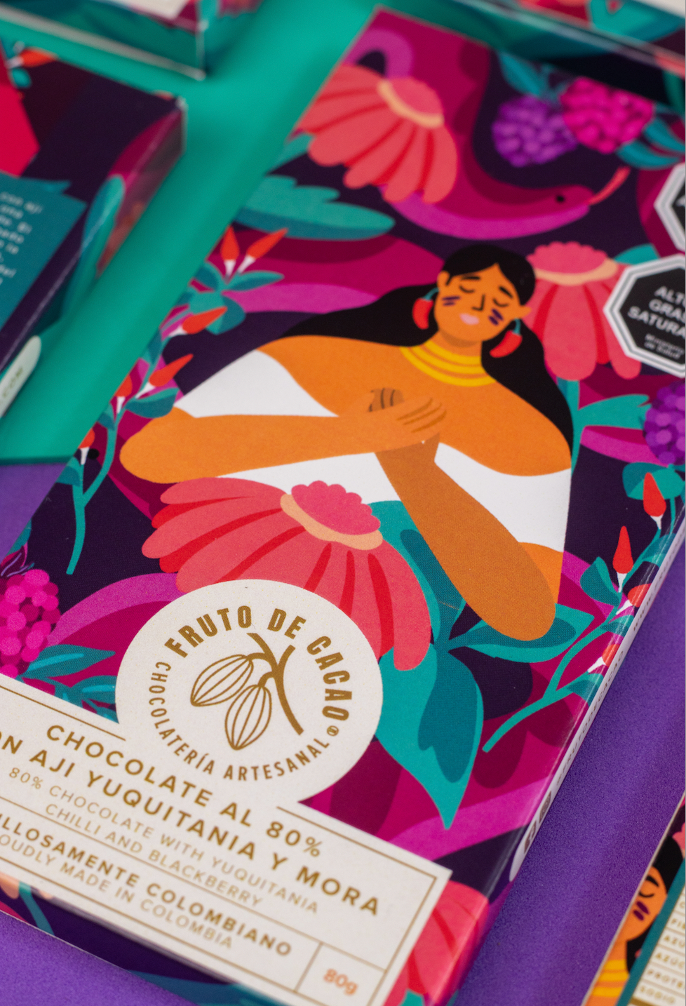 Barra de chocolate 80% con Aji yuquitania y Mora