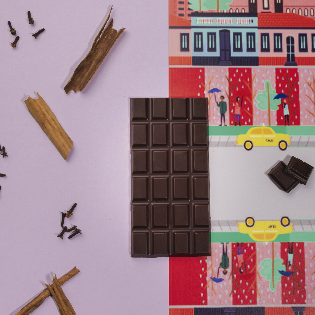 Barra de chocolate 70% con Clavos y Canela